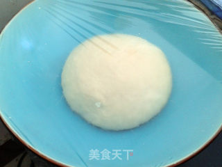 腊肠火腿披萨的做法步骤：1