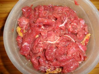 鲍菇番茄炒牛肉的做法步骤：2