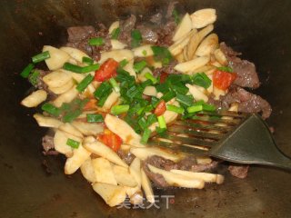 鲍菇番茄炒牛肉的做法步骤：6