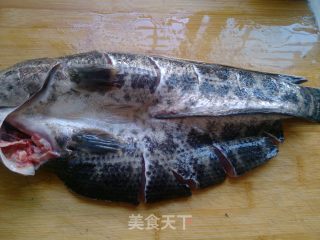 香烤黑鱼的做法步骤：1