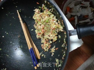 白菜木耳胡萝卜猪肉馅饺子的做法步骤：1