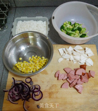 简单易做的米饭底披萨的做法步骤：1