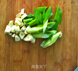 饼子熬鱼的做法步骤：2