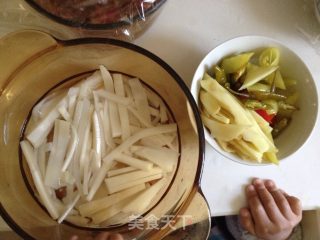 酸笋炒牛肉的做法步骤：2