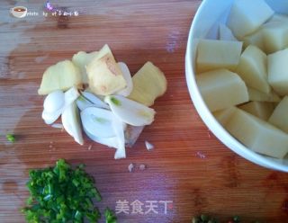 板栗红烧肉的做法步骤：5