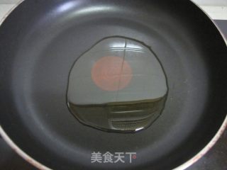 鲜香美味——秘制杂鱼煲的做法步骤：2