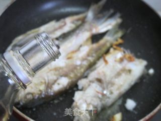 鲜香美味——秘制杂鱼煲的做法步骤：9