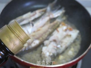 鲜香美味——秘制杂鱼煲的做法步骤：10