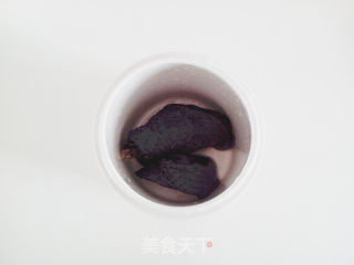 山药莲子炖乌鸡的做法步骤：1