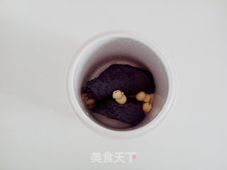 山药莲子炖乌鸡的做法步骤：2