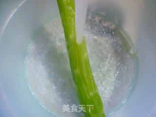 平菇炒莴笋的做法步骤：2