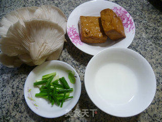 香干炒平菇的做法步骤：1