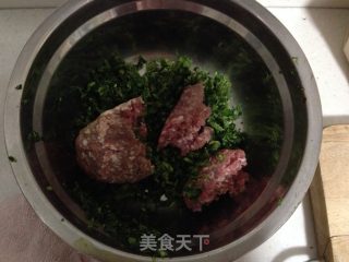 菠菜猪肉骨汤馄饨的做法步骤：2