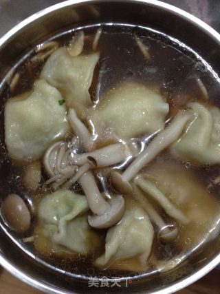 菠菜猪肉骨汤馄饨的做法步骤：16
