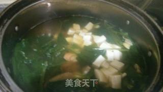 日式味噌蚬肉菠菜豆腐湯的做法步骤：5
