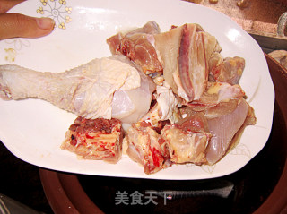 宅女适用的补血、美容的【洛神花炖老鸡】的做法步骤：4