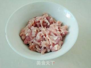 酸瓜炒肉丝的做法步骤：2