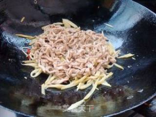 酸瓜炒肉丝的做法步骤：7