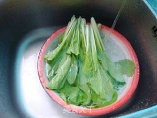 小白菜炒茭白的做法步骤：1