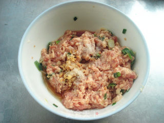 鲜肉馄饨的做法步骤：3