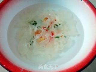 香蕉百合银耳汤的做法步骤：1