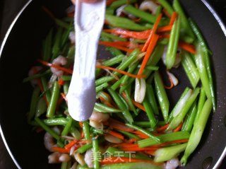 【芹菜炒虾仁】的做法步骤：9