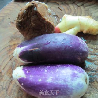 茄子炒卤肉的做法步骤：1