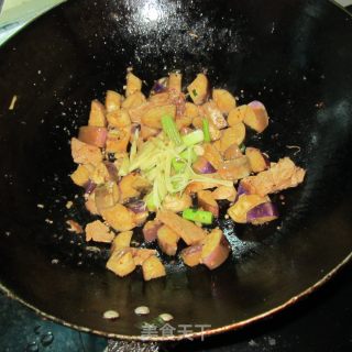 茄子炒卤肉的做法步骤：5