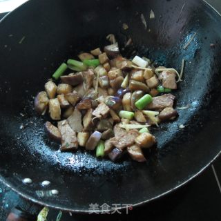 茄子炒卤肉的做法步骤：7