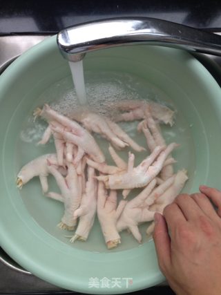 泡椒凤爪的做法步骤：1