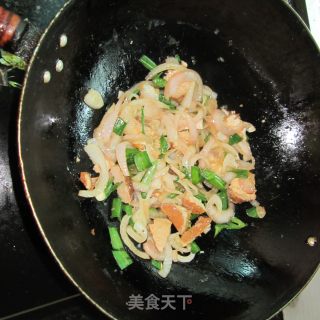 洋葱炒卤肉的做法步骤：7