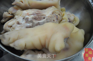 红曲酱猪蹄的做法步骤：3