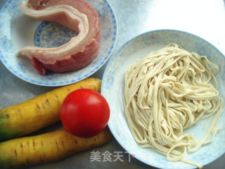 胡萝卜焖面的做法步骤：1