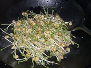 清炒豌豆芽的做法步骤：3