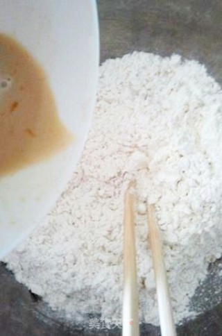 菊花馒头的做法步骤：2