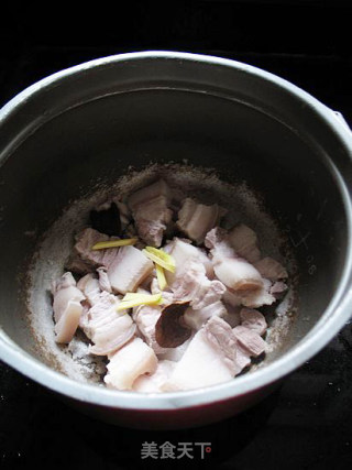 酱香五花肉----简单易做的电饭煲煎肉的做法步骤：9