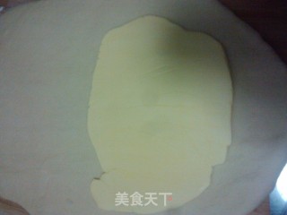 奶黄牛角包的做法步骤：3