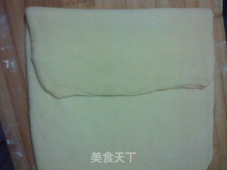 奶黄牛角包的做法步骤：6