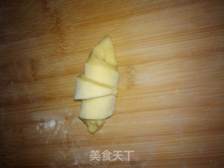 奶黄牛角包的做法步骤：10