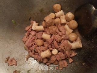 鲜肉酱爆鱼丸的做法步骤：5