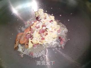 什锦腊肉蛋炒饭的做法步骤：3