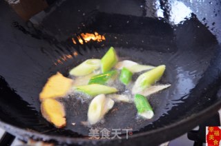 土豆烧土鸡的做法步骤：2
