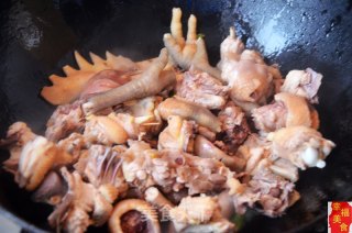 土豆烧土鸡的做法步骤：3