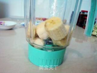 芝麻香蕉奶昔的做法步骤：3