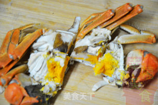 幸福美食：麻辣诱惑大闸蟹多菌香锅的做法步骤：4