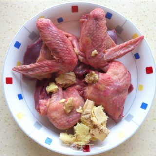灵芝白鸽炖鸽蛋汤的做法步骤：2