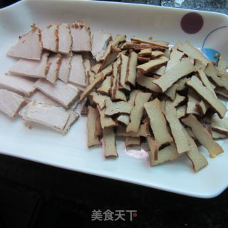蒜香卤肉卤香干的做法步骤：3