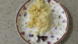 莲藕蒜苗爆炒回锅肉的做法步骤：2