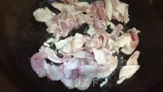莲藕蒜苗爆炒回锅肉的做法步骤：4