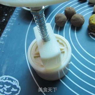学做豆沙月饼的做法步骤：7
